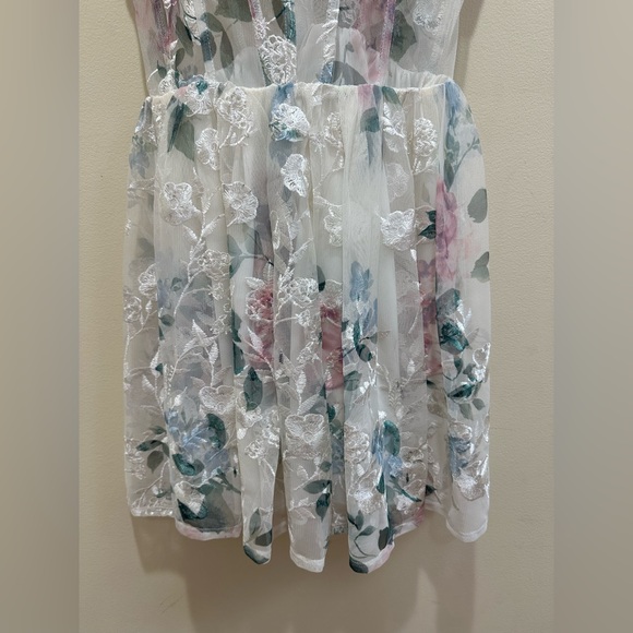 Windsor Floral White and Pink Dress - Picture 5 of 14